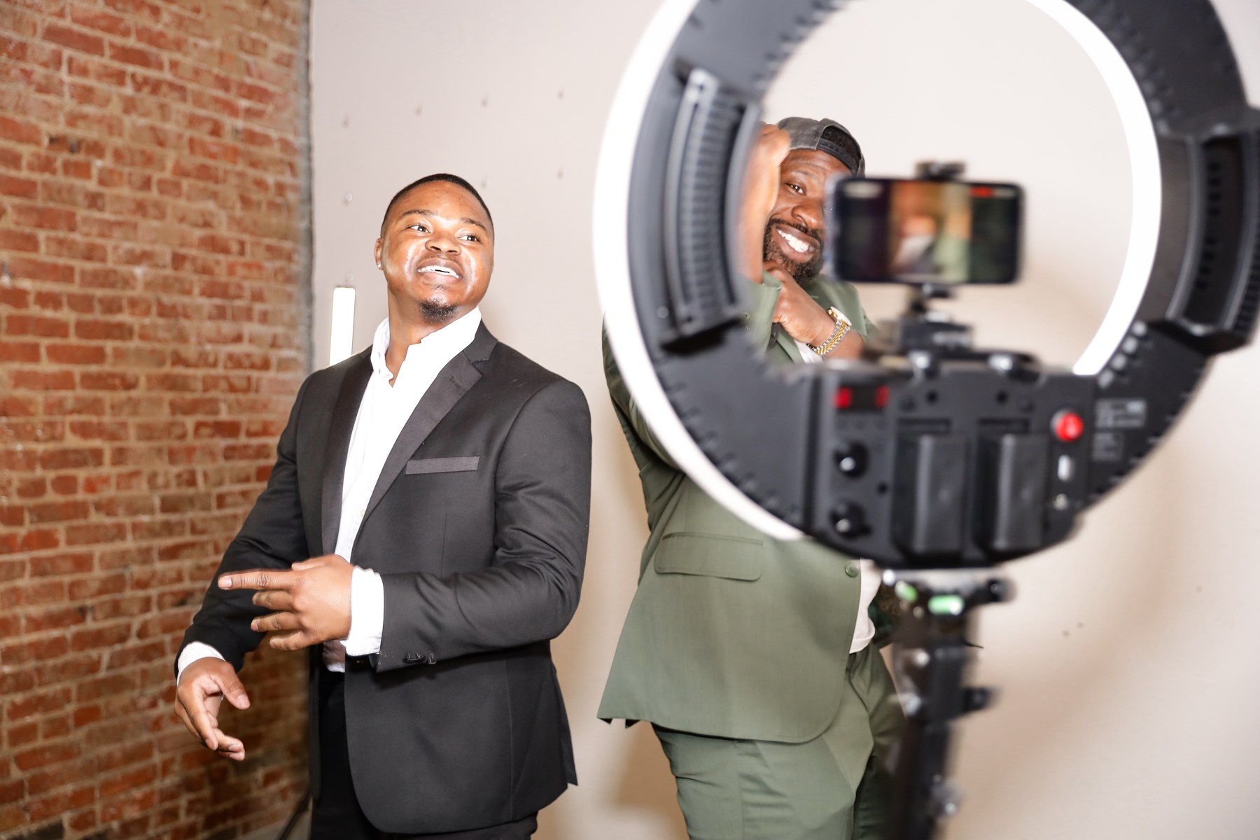Viewso 360 equipment capturing two guests at an event