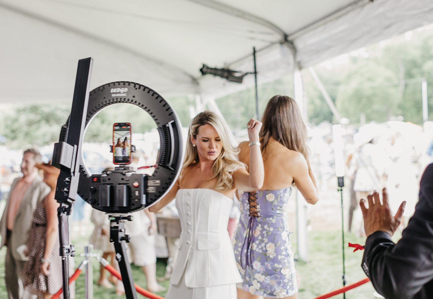 Viewso guests at Iroquois Steeplechase